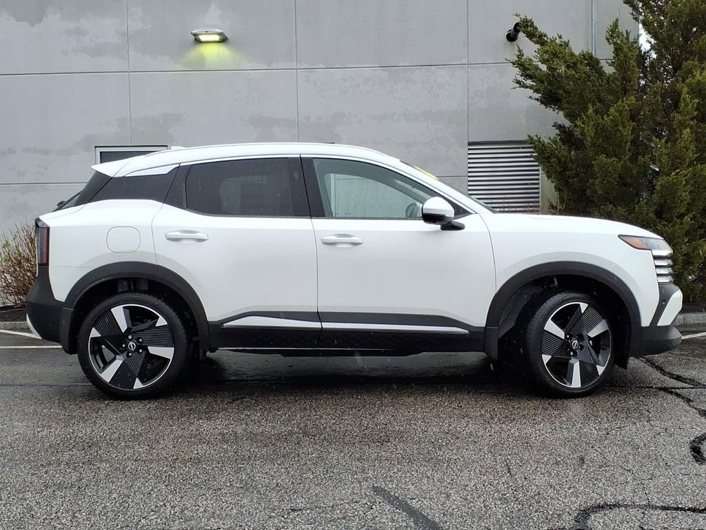 Used 2025 Nissan Kicks SR AWD/4WD image 2