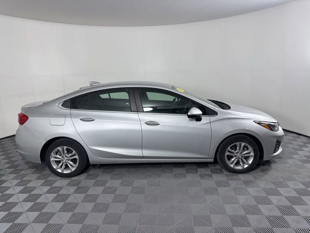 Used 2019 Chevrolet Cruze LT image 2