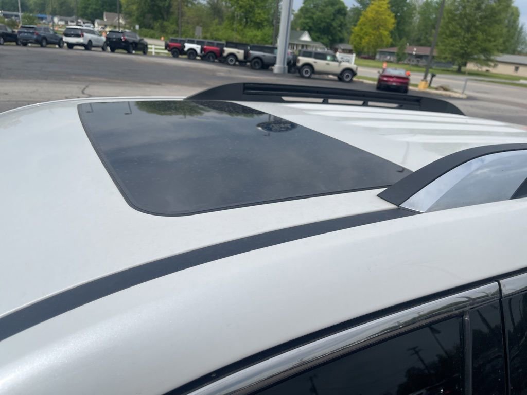 Used 2016 Chevrolet Equinox LTZ w/ Enhanced Convenience Package AWD/4WD image 12