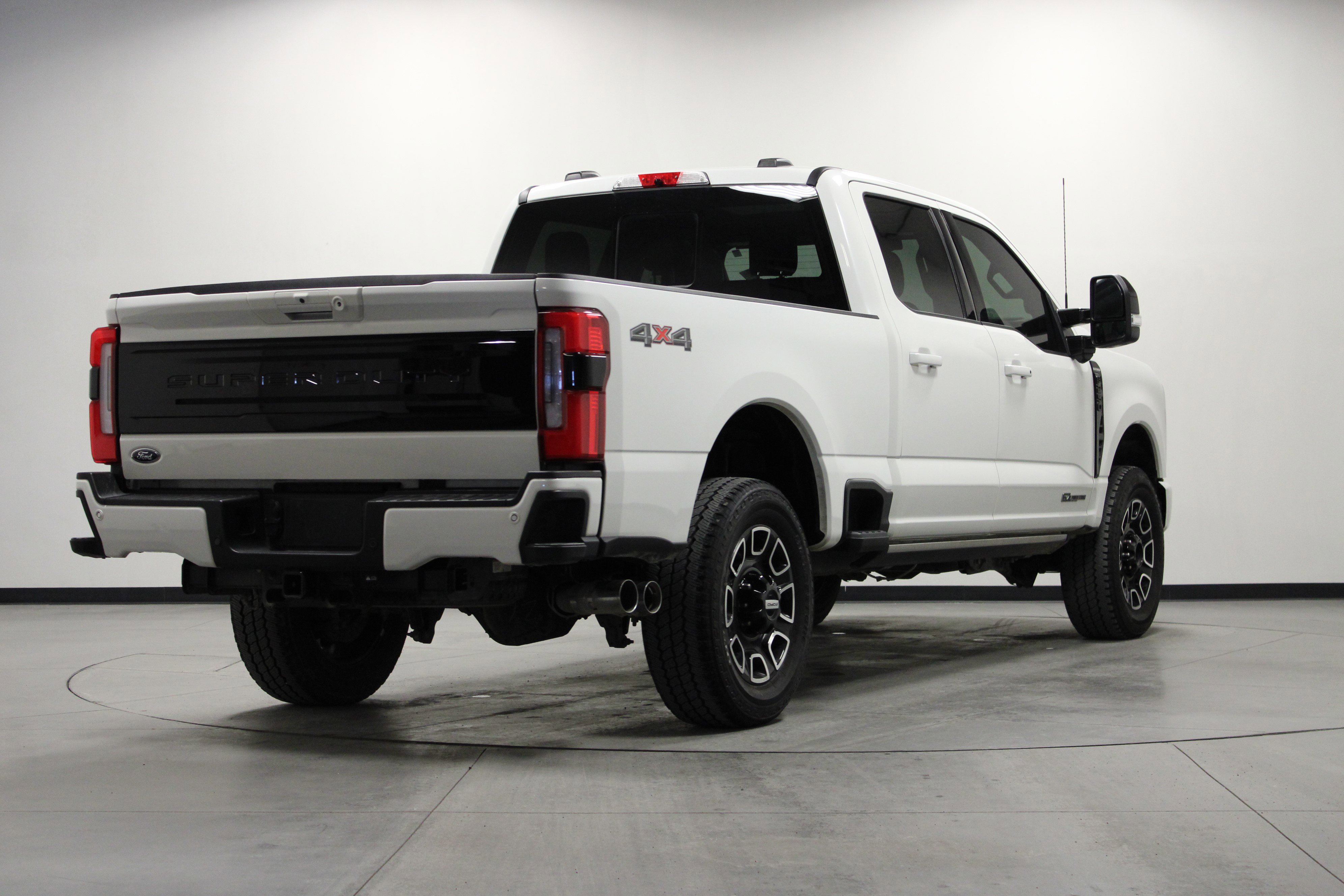 Used 2025 Ford F250 Platinum image 4