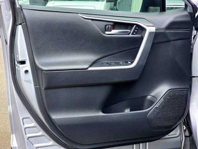 Used 2019 Toyota RAV4 Limited image 24