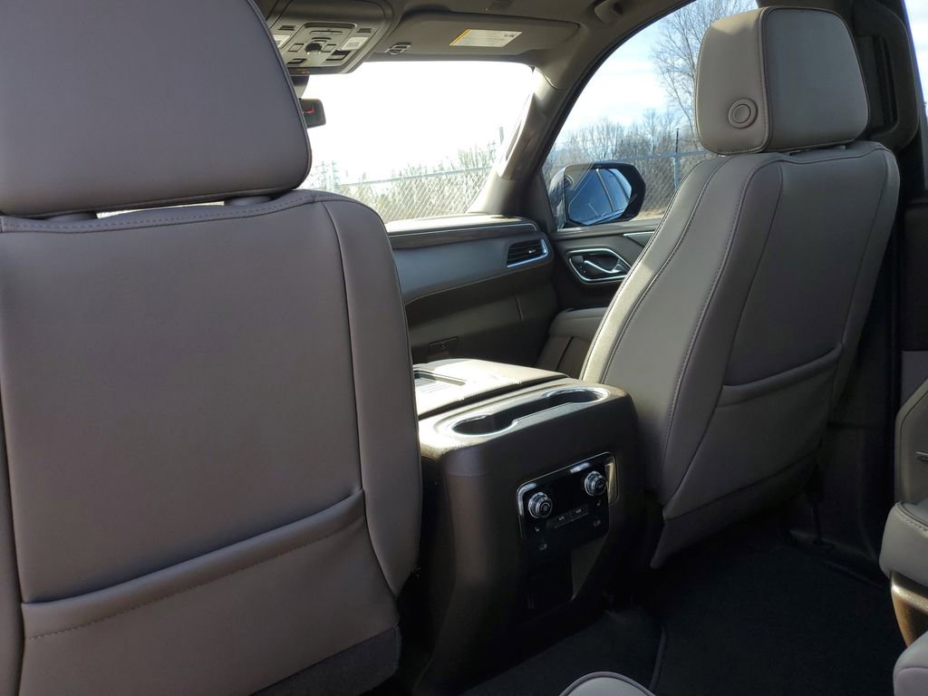 Certified 2024 GMC Yukon SLT w/ SLT Luxury Package image 31