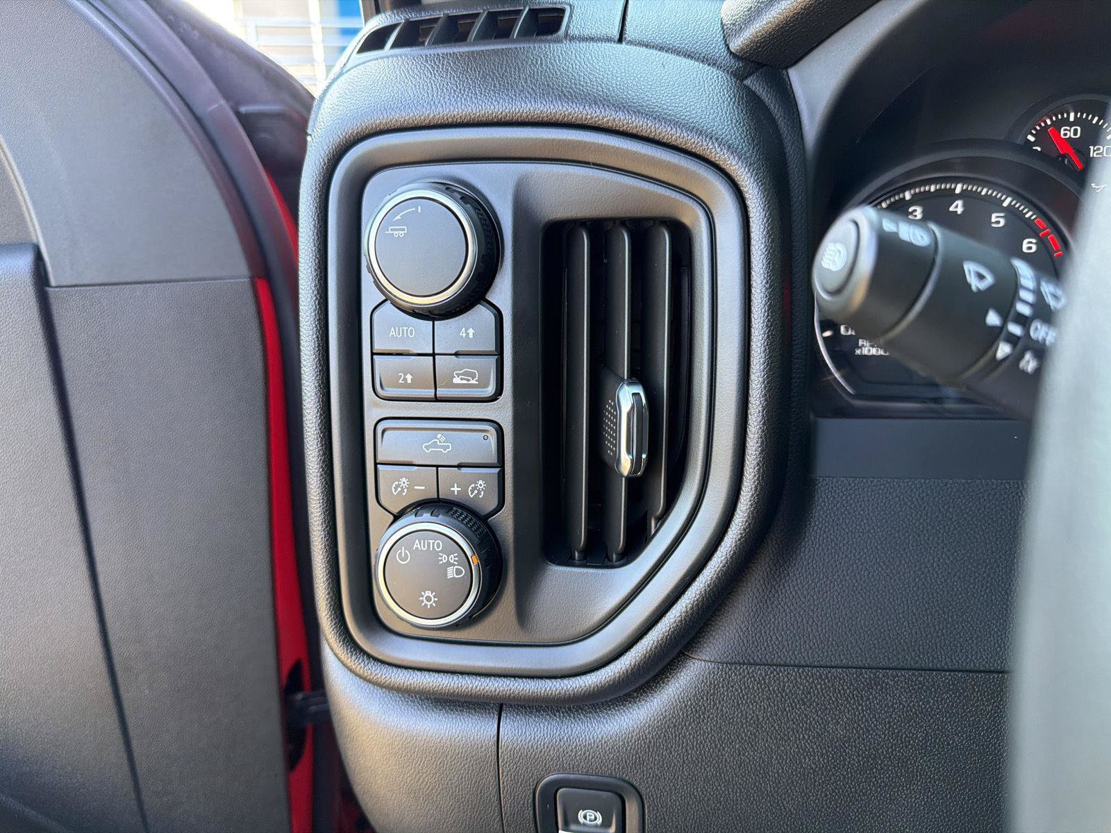 Used 2024 Chevrolet Silverado 1500 Custom w/ LPO, Dark Essentials Package AWD/4WD image 17
