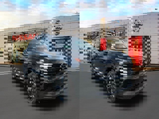 New 2026 Nissan Kicks SR w/ Cold Weather Package