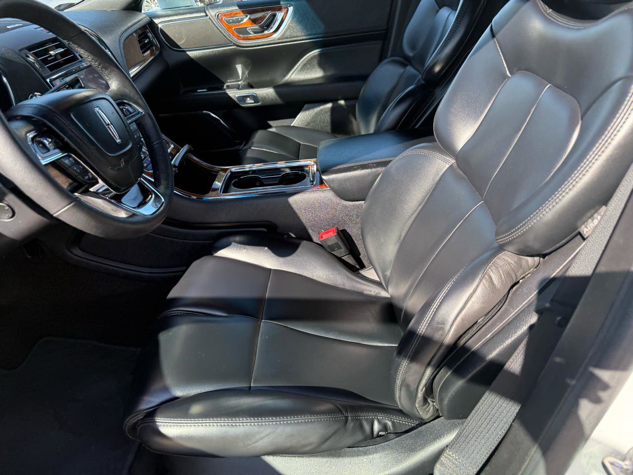 Used 2020 Lincoln Continental image 10