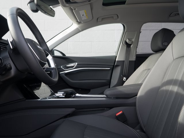 Used 2024 Audi Q8 e-tron Premium Plus w/ Premium Plus Package image 17