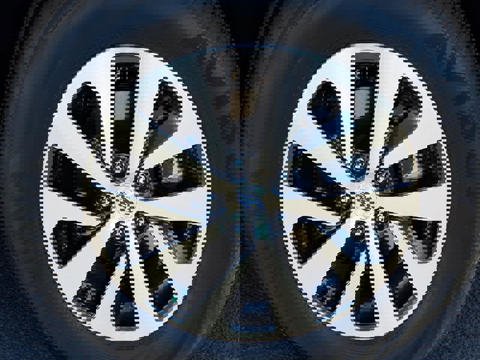 Certified 2025 Subaru Outback Premium w/ Popular Package #1A image 12