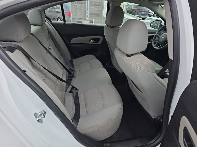 Used 2016 Chevrolet Cruze LT w/ Technology Package image 27
