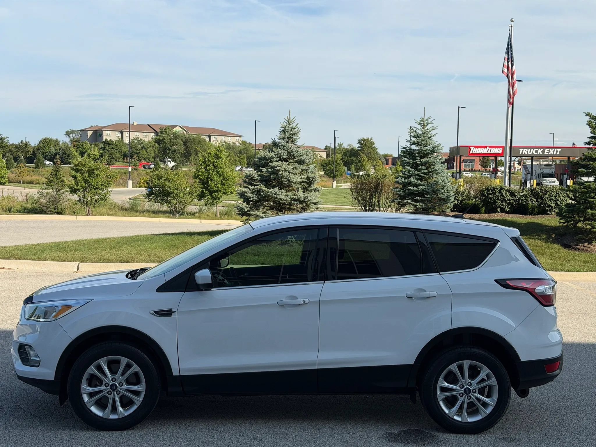 Used 2017 Ford Escape SE w/ SE Cold Weather Package AWD/4WD image 8