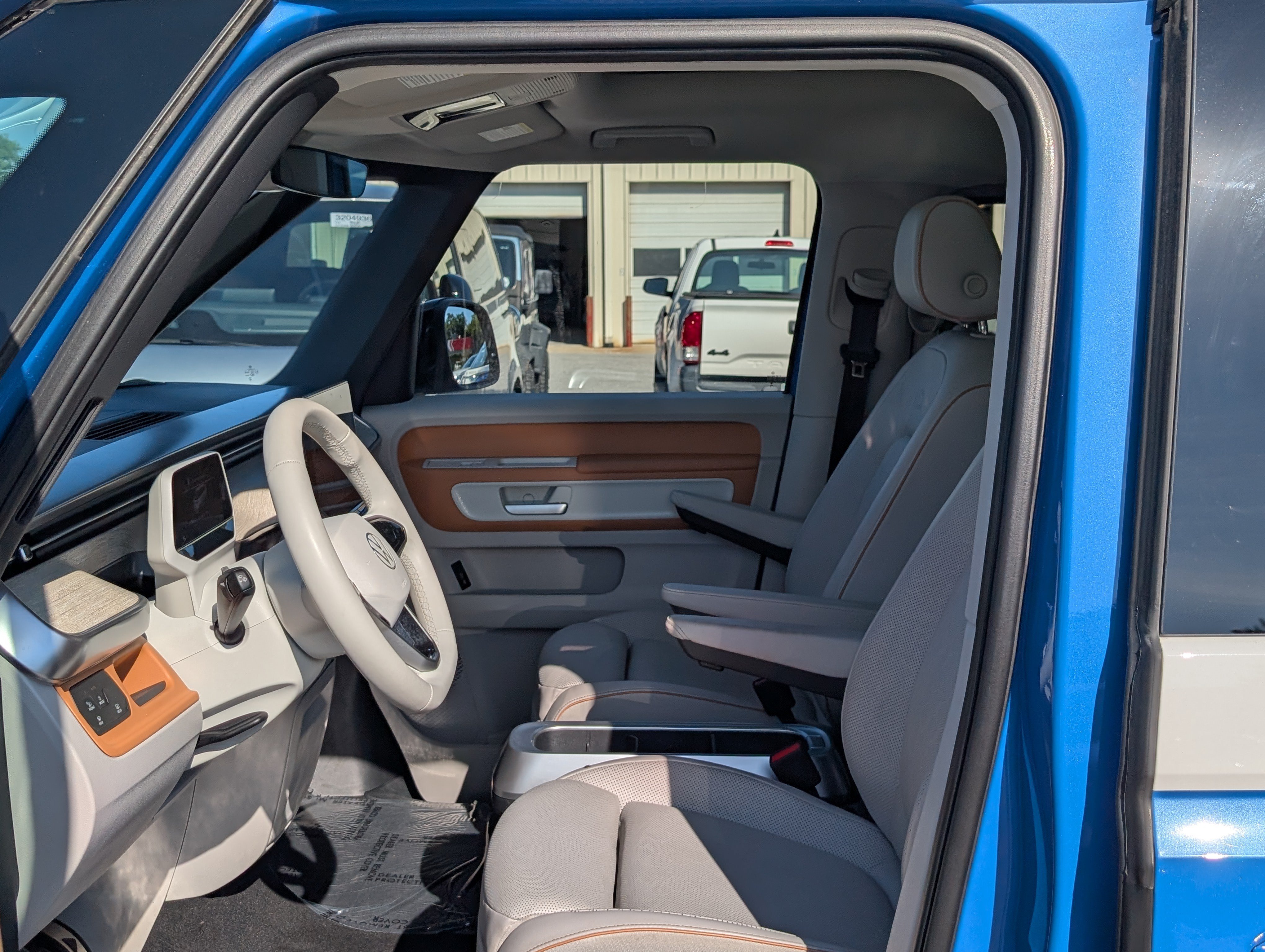 Used 2025 Volkswagen ID. Buzz 1st Edition AWD/4WD image 18