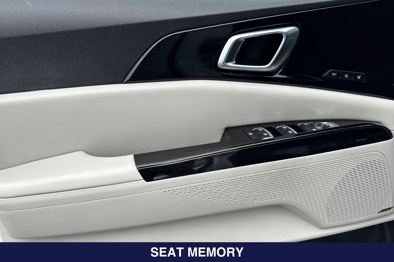 Used 2024 Kia Carnival SX Prestige FWD image 11