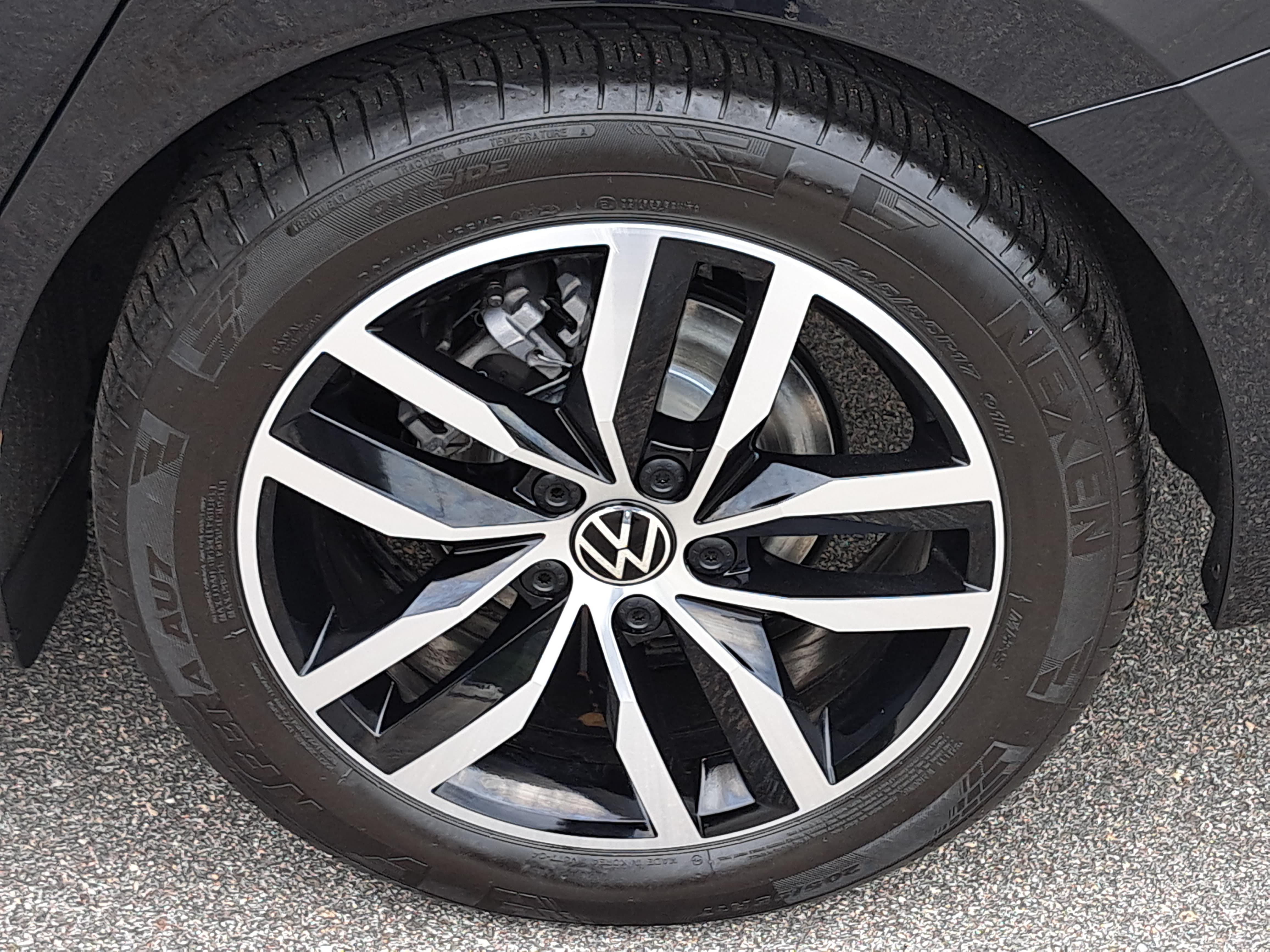 Certified 2025 Volkswagen Jetta SE FWD image 30