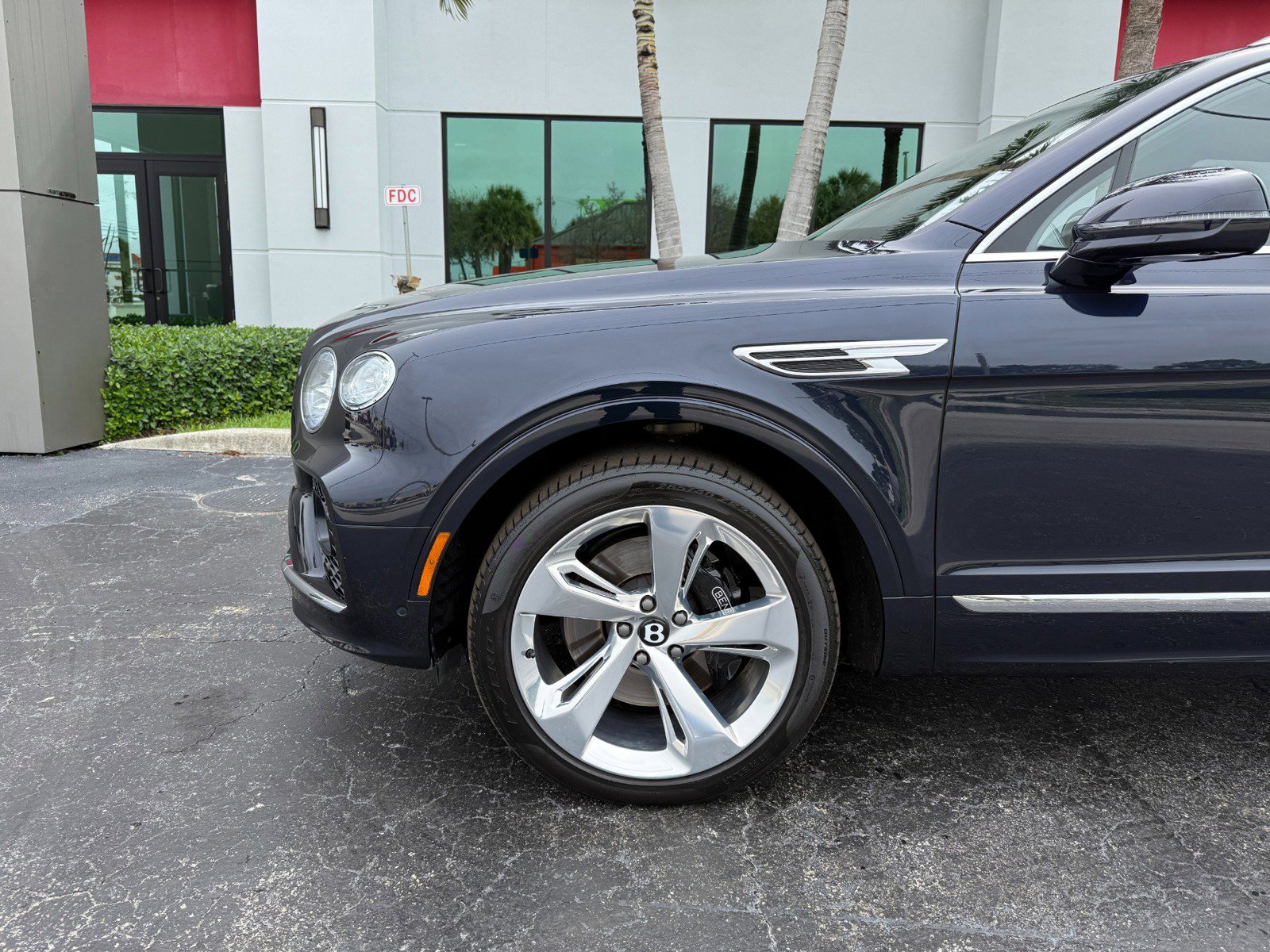 Used 2023 Bentley Bentayga Extended Wheelbase image 13