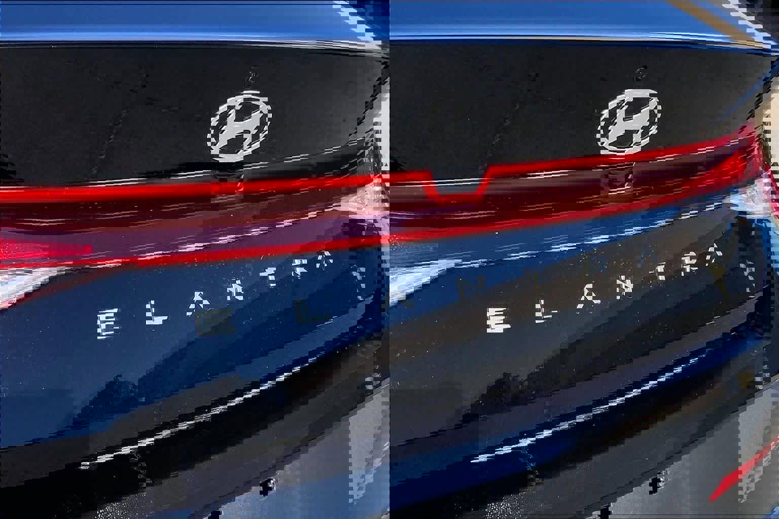 Certified 2024 Hyundai Elantra SE image 9