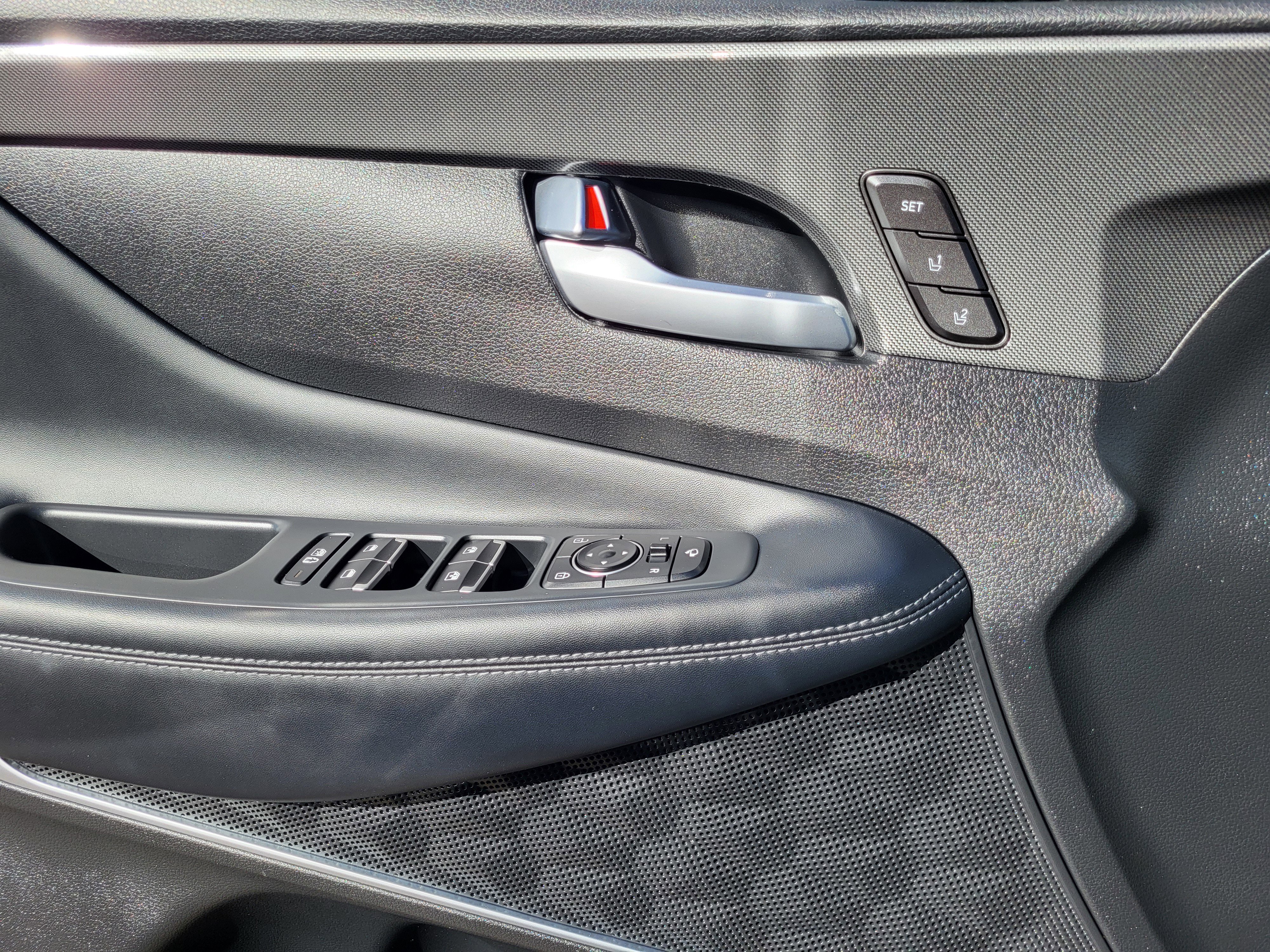 Used 2021 Hyundai Santa Fe Limited image 6