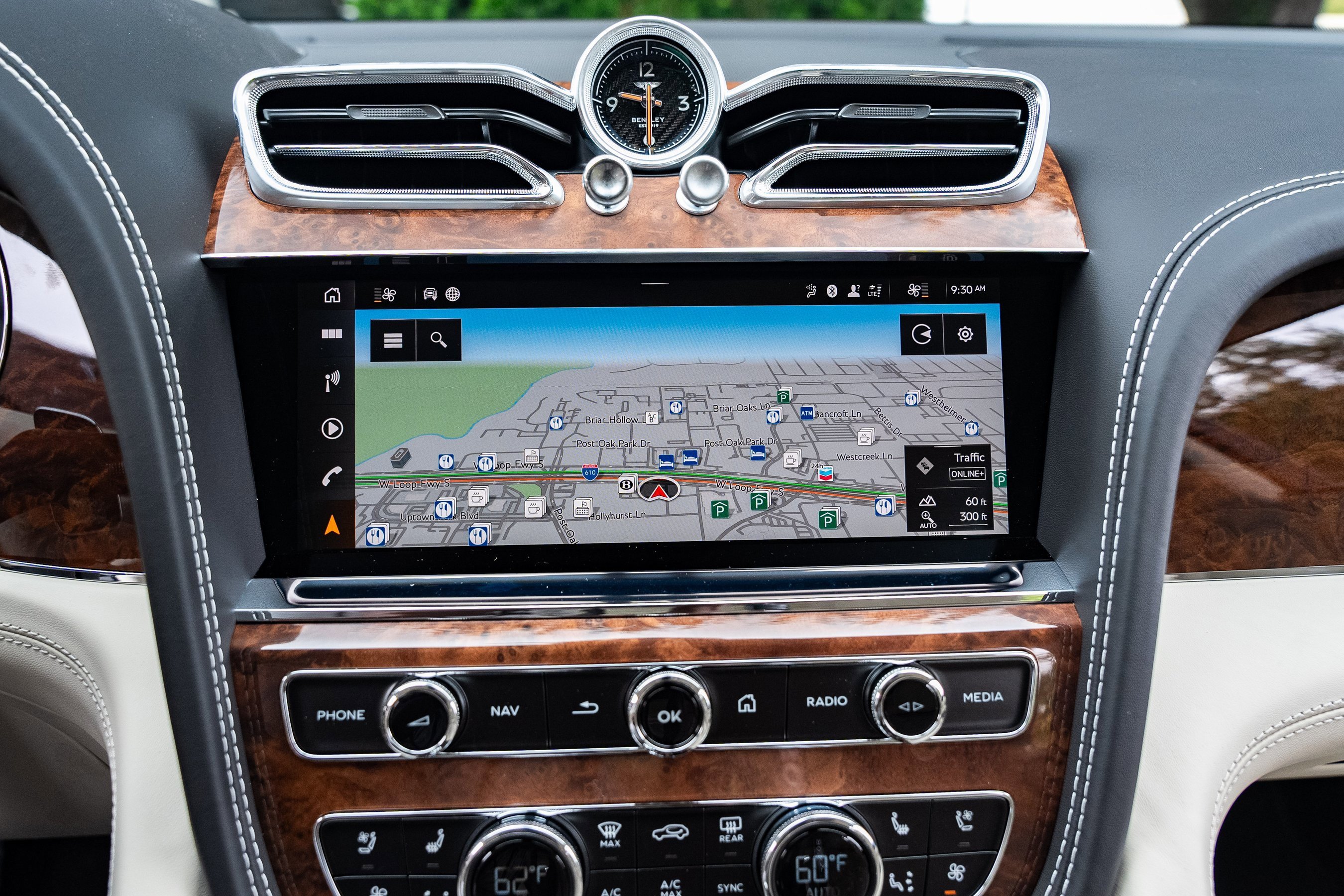 Used 2024 Bentley Bentayga Extended Wheelbase image 23