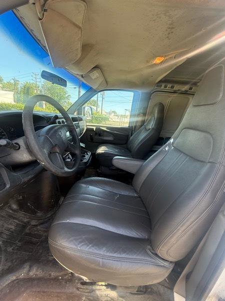 Used 2003 Chevrolet Express 1500 RWD image 9