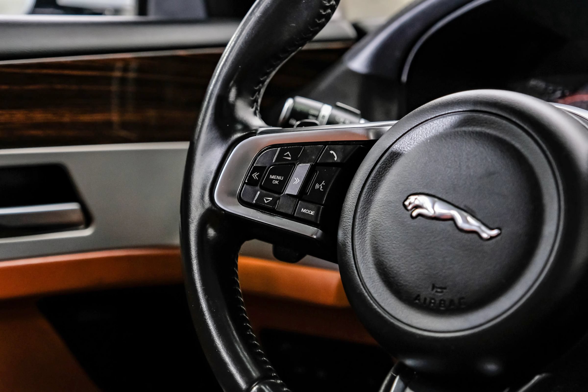 Used 2018 Jaguar XF Portfolio RWD image 25