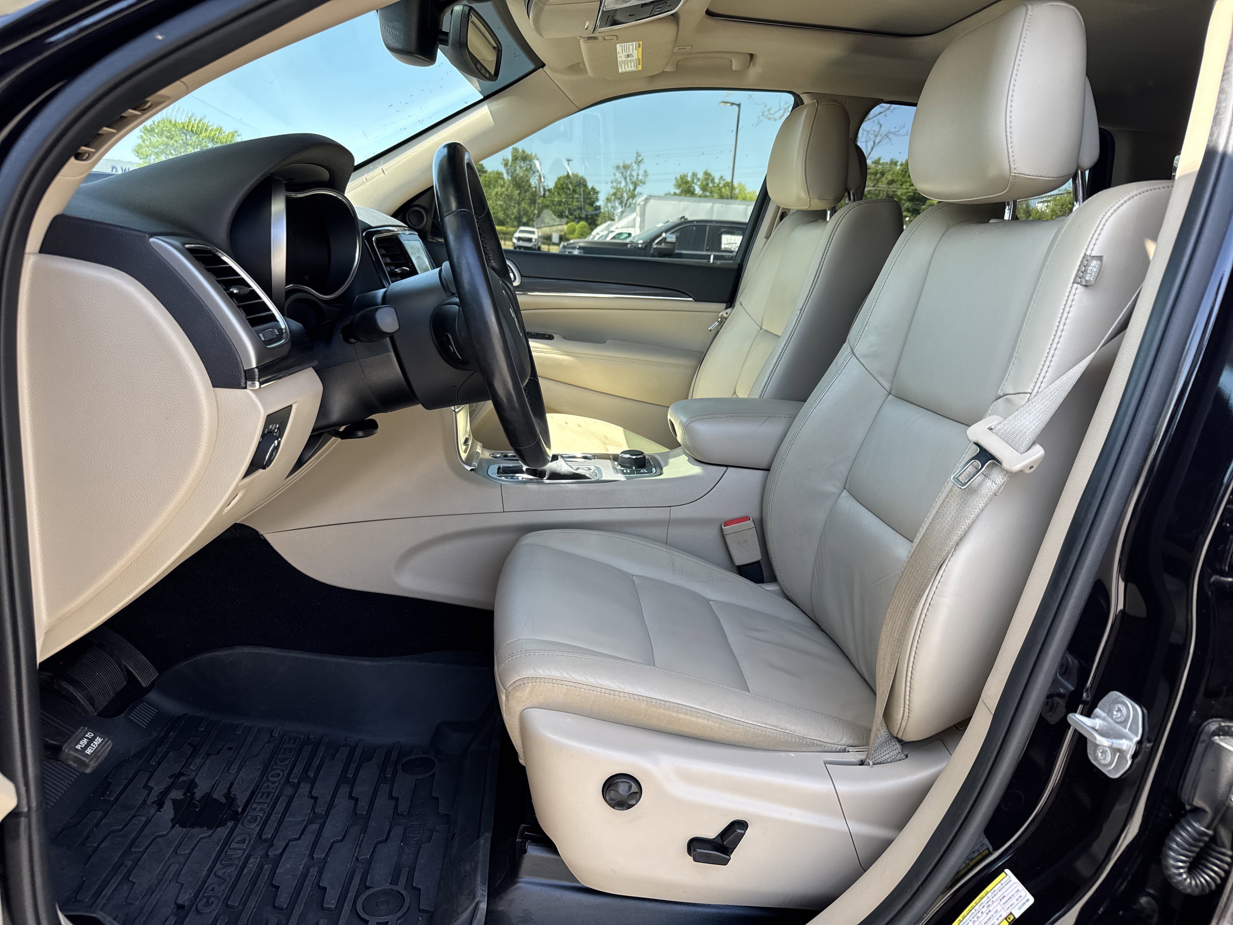 Used 2020 Jeep Grand Cherokee Limited w/ Trailer Tow Group IV image 17