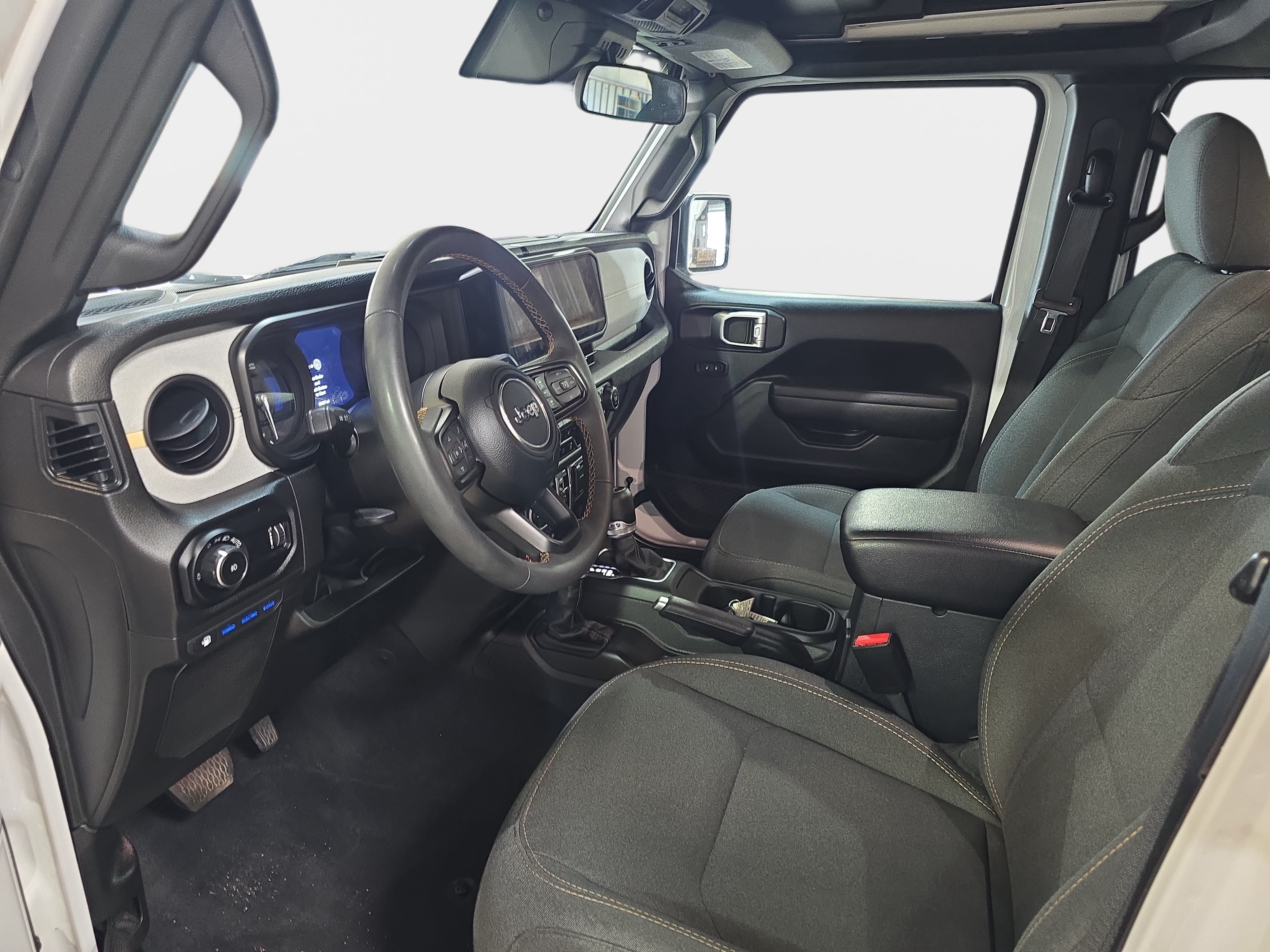 Used 2024 Jeep Wrangler Unlimited AWD/4WD image 13
