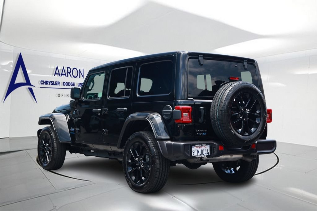 Used 2025 Jeep Wrangler Unlimited Sahara w/ Safety Group AWD/4WD image 2