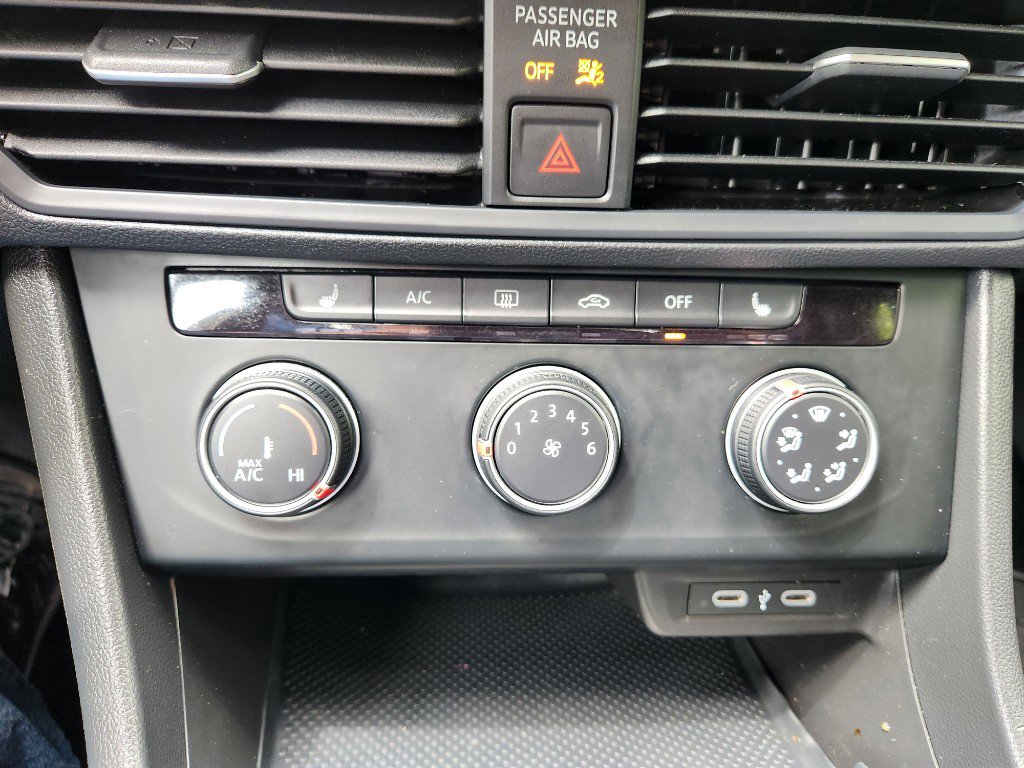 Certified 2024 Volkswagen Jetta Sport image 31