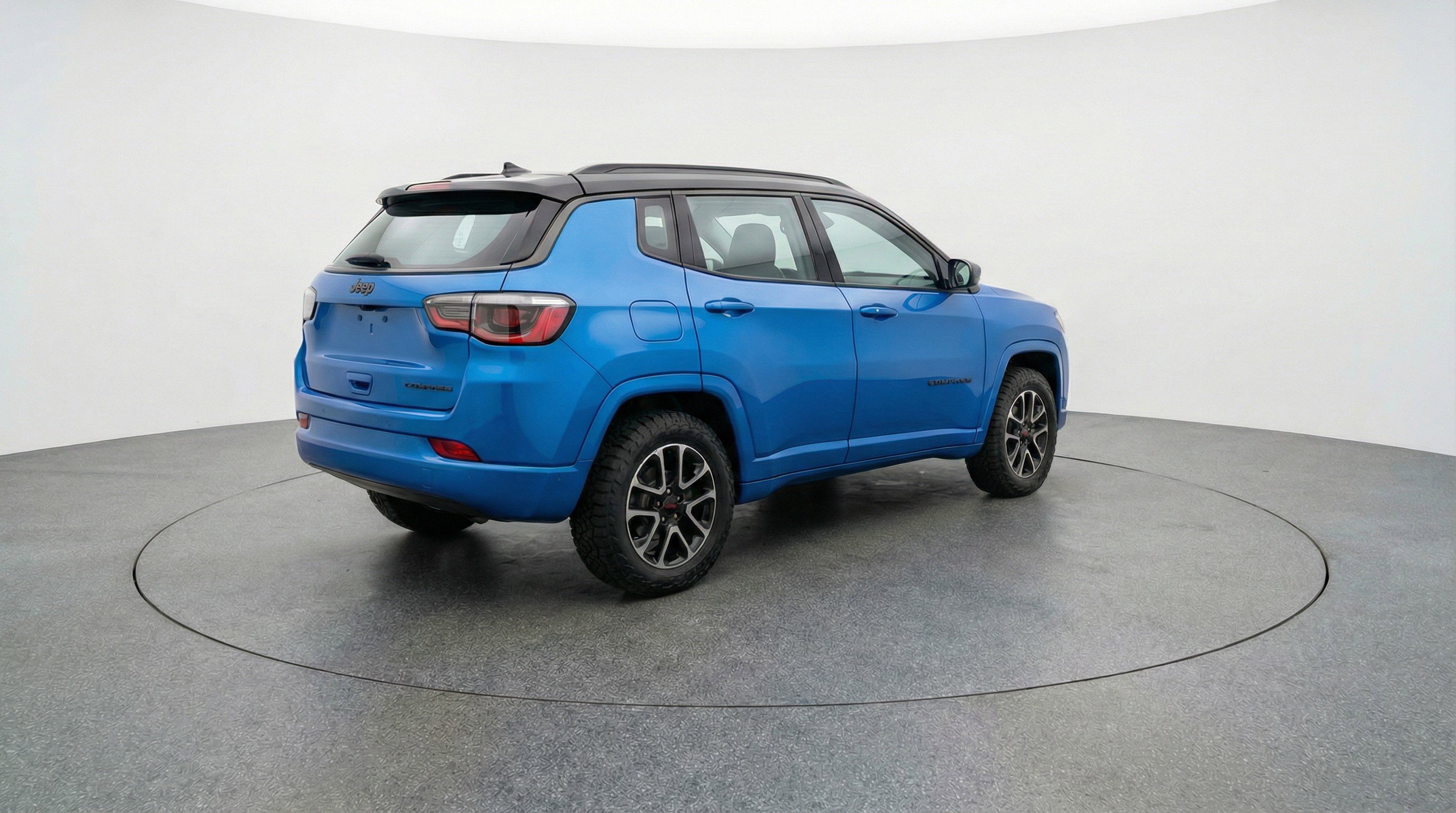 Used 2025 Jeep Compass Trailhawk image 9