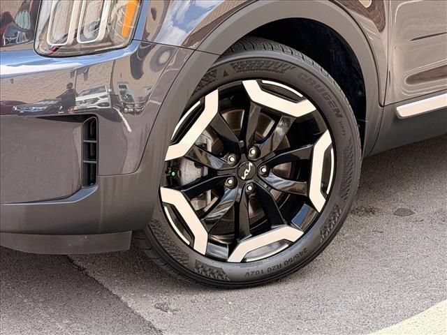 Used 2025 Kia Telluride S FWD image 30