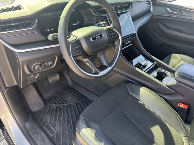 Used 2025 Jeep Grand Cherokee Altitude image 19