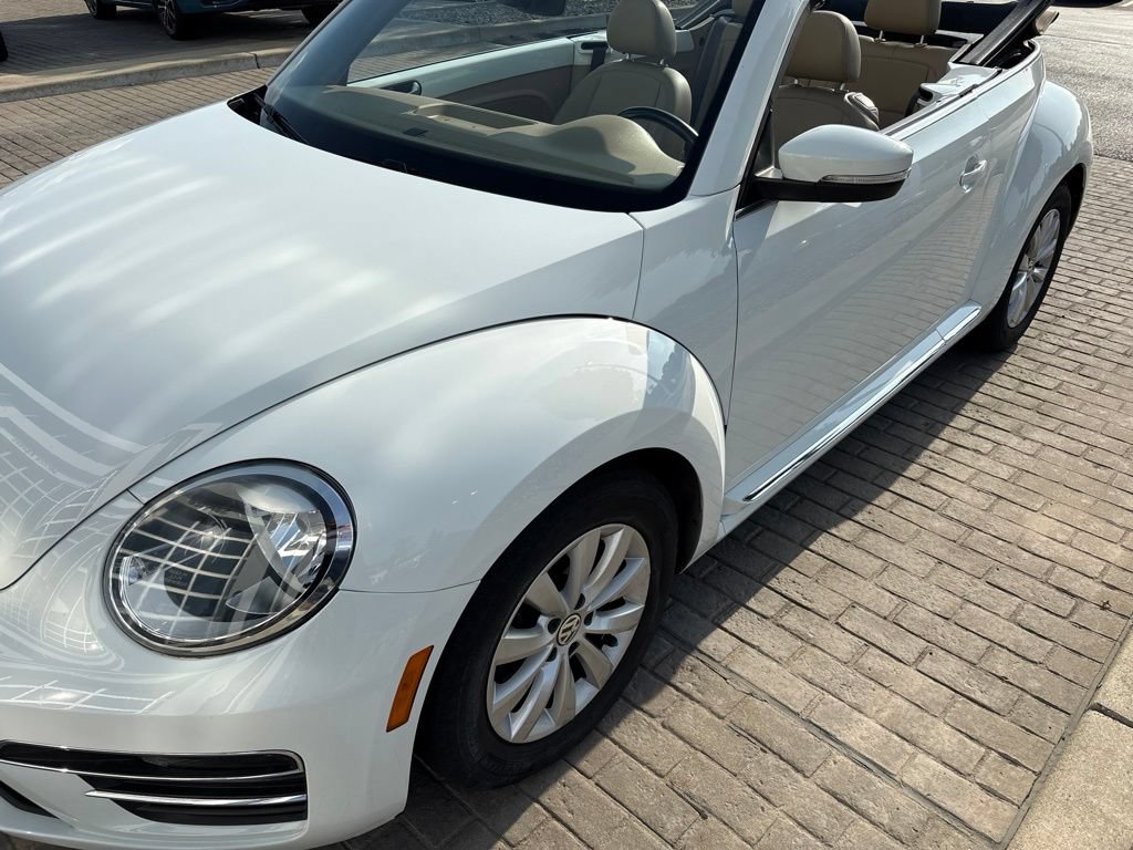 Used 2017 Volkswagen Beetle 1.8T S FWD image 1