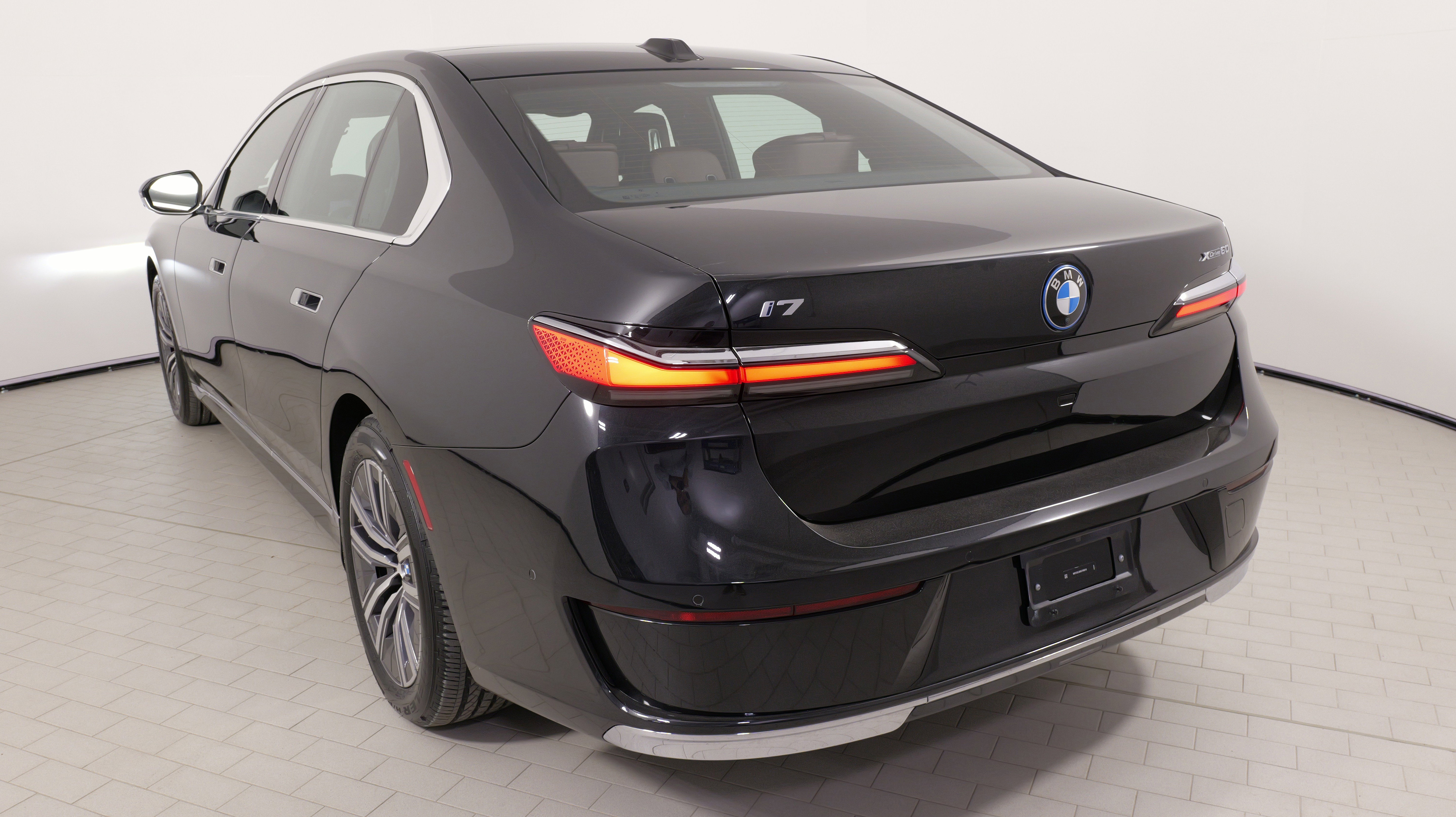 Used 2024 BMW i7 xDrive60 w/ Executive Package AWD/4WD image 11