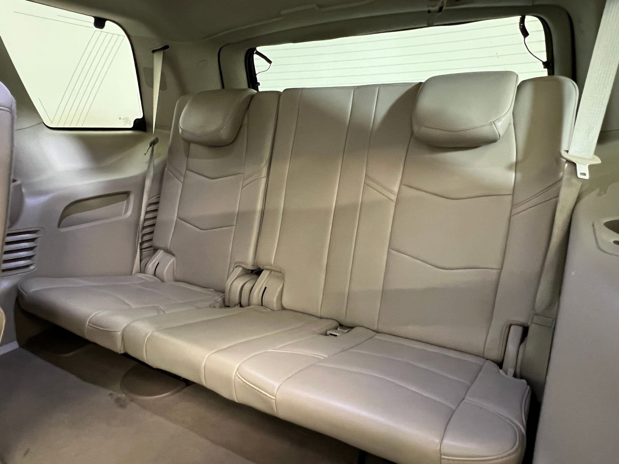 Used 2018 Cadillac Escalade Premium Luxury image 33