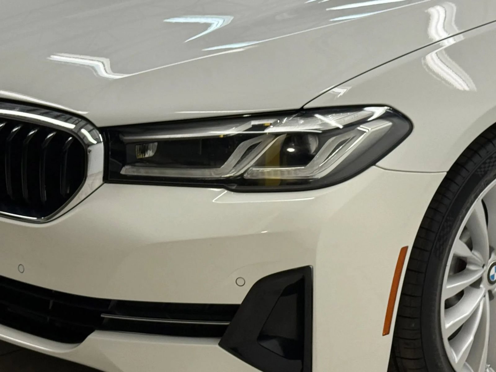 Used 2021 BMW 530i w/ Convenience Package RWD image 4