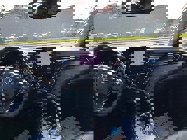 Used 2021 Toyota Camry SE image 4