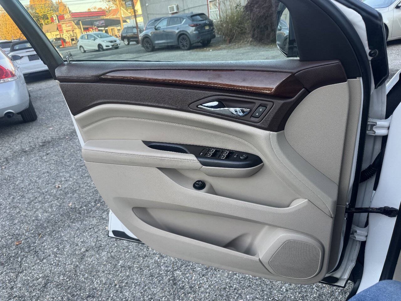 Used 2015 Cadillac SRX Luxury w/ Driver Awareness Package FWD image 24