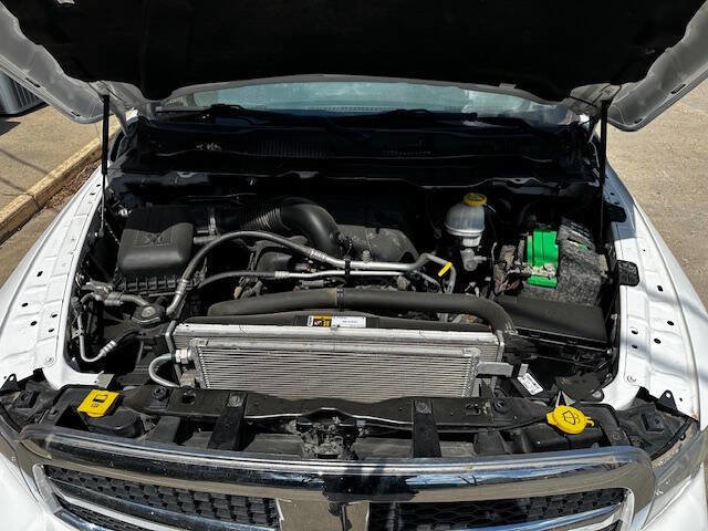 Used 2019 RAM 1500 Classic SLT image 18