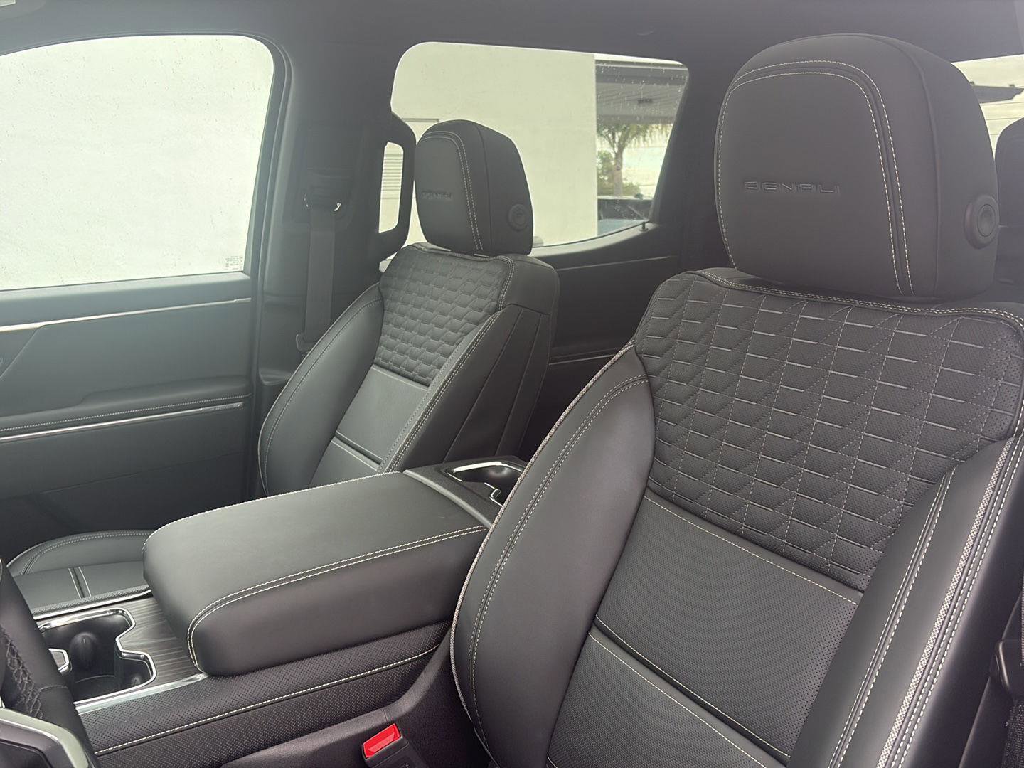 Used 2024 GMC Sierra EV Denali AWD/4WD image 13