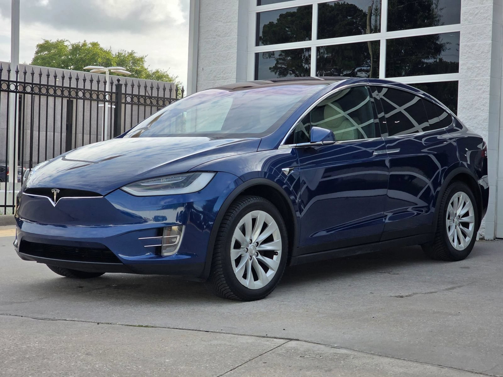 Used 2020 Tesla Model X Long Range AWD/4WD image 9