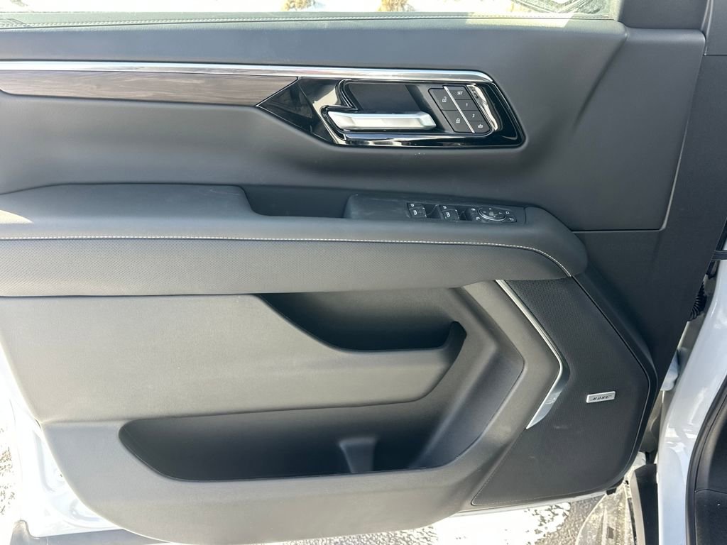 New 2026 Chevrolet Suburban Premier w/ Sun And Tow Package AWD/4WD image 13
