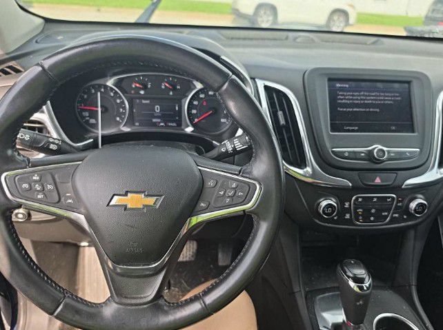 Used 2020 Chevrolet Equinox LT FWD image 2