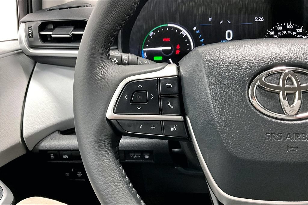 Used 2026 Toyota Sienna XLE FWD image 25
