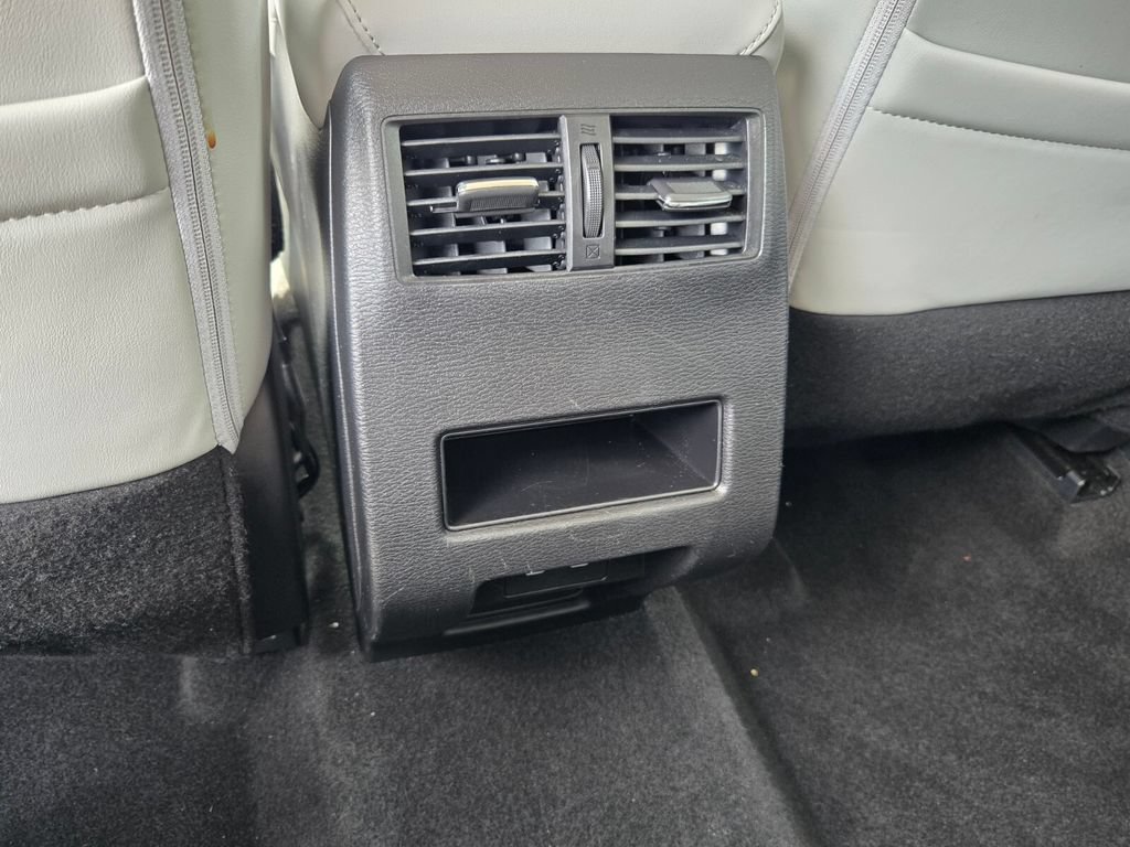 Used 2025 Mitsubishi Outlander SE FWD image 15