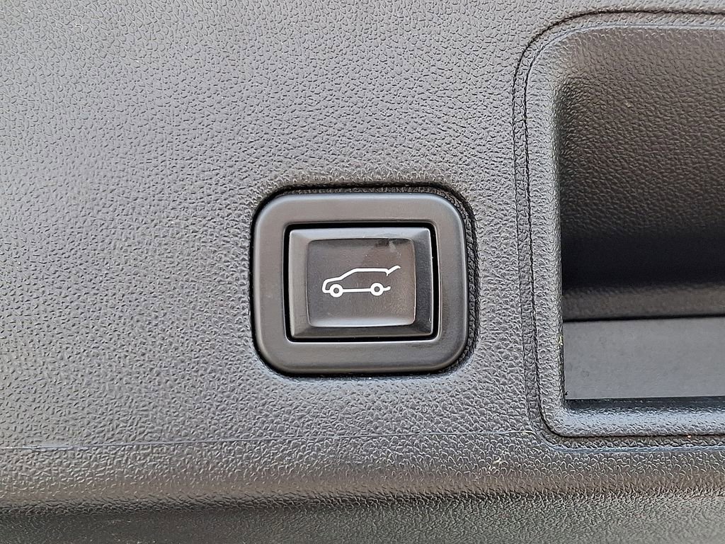 Used 2023 GMC Terrain SLE w/ Driver Convenience Package image 35