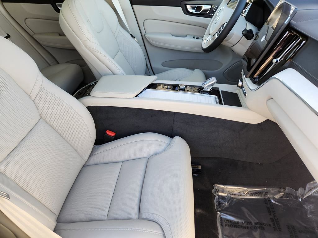 New 2026 Volvo XC60 B5 Ultra w/ Protection Package Premier image 4