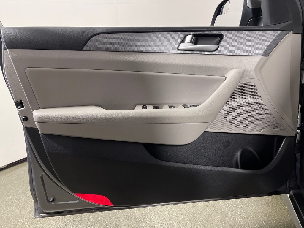 Used 2017 Hyundai Sonata SE FWD image 19