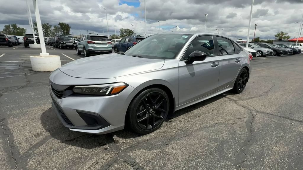 Used 2023 Honda Civic Sport image 4