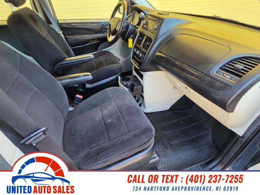Used 2014 Dodge Grand Caravan American Value Package w/ UConnect Hands-Free Group FWD image 13
