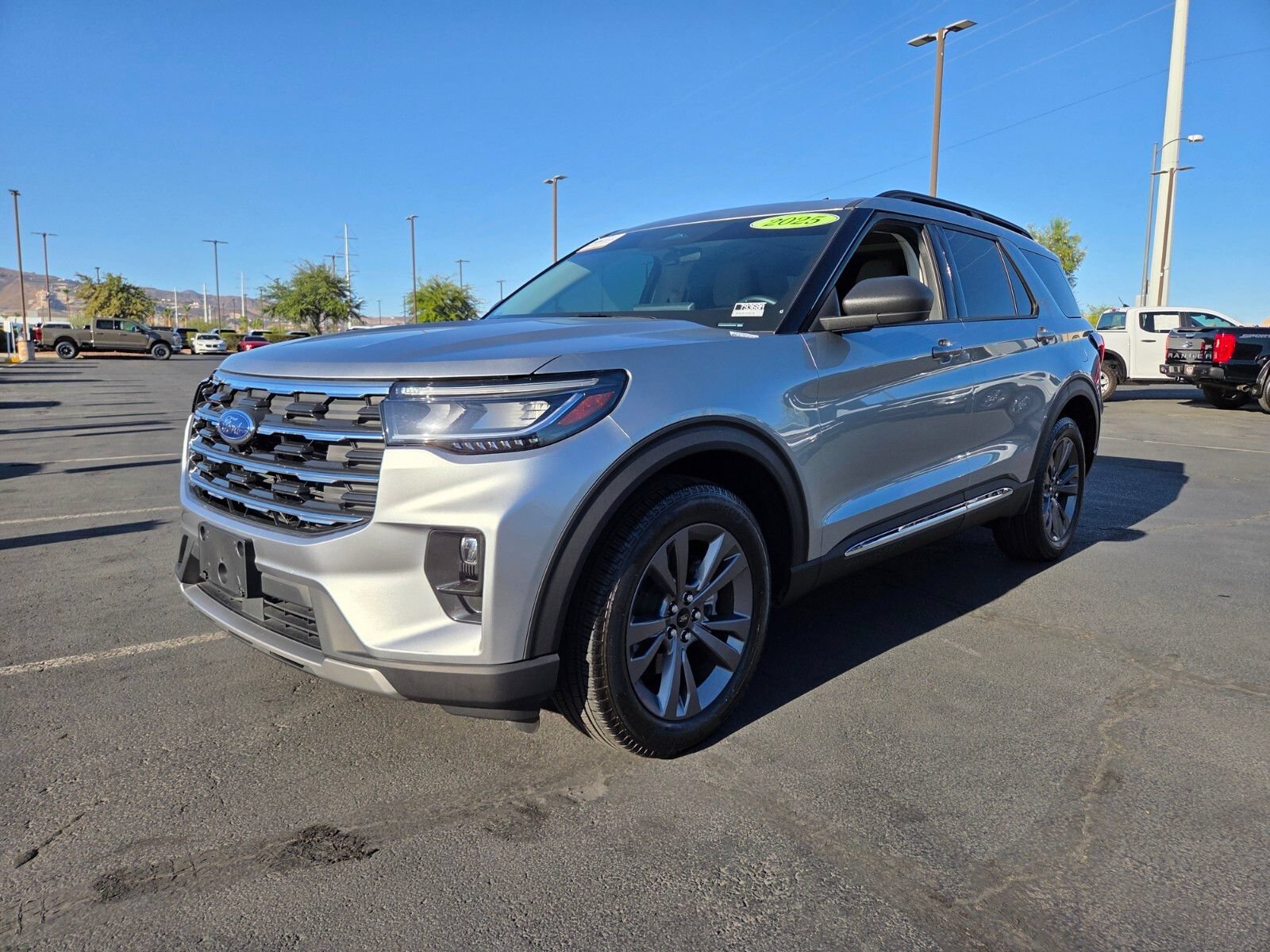Certified 2025 Ford Explorer Active w/ Active Comfort Package AWD/4WD image 2