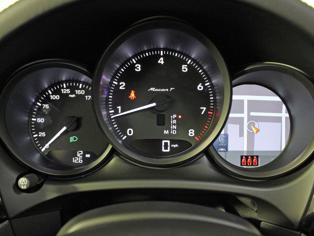 Certified 2026 Porsche Macan Turbo AWD/4WD image 21