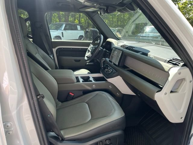 Certified 2025 Land Rover Defender 110 X-Dynamic SE AWD/4WD image 11